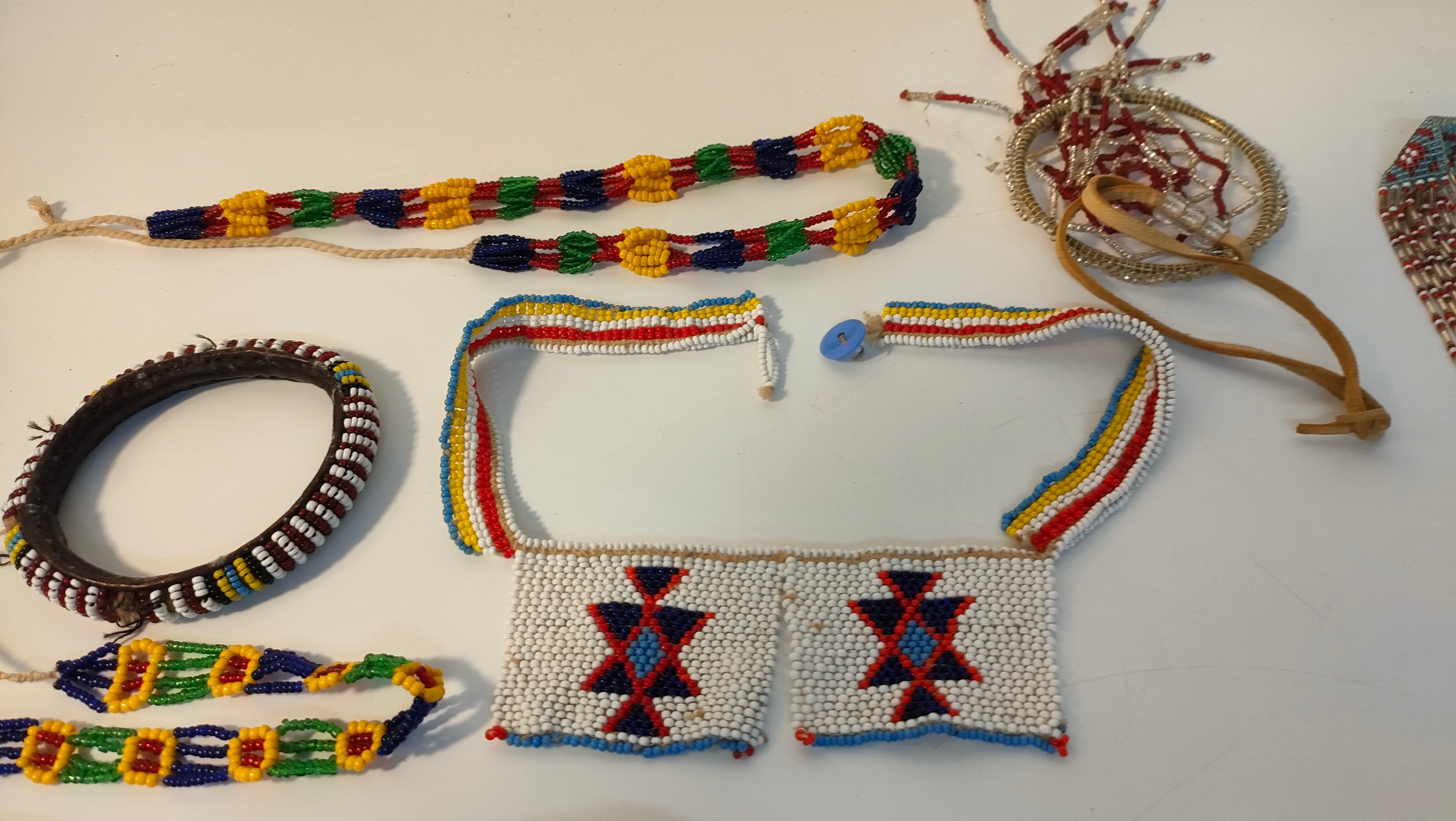 A collection of African tribal beaded work jewellery - Image 3 of 3