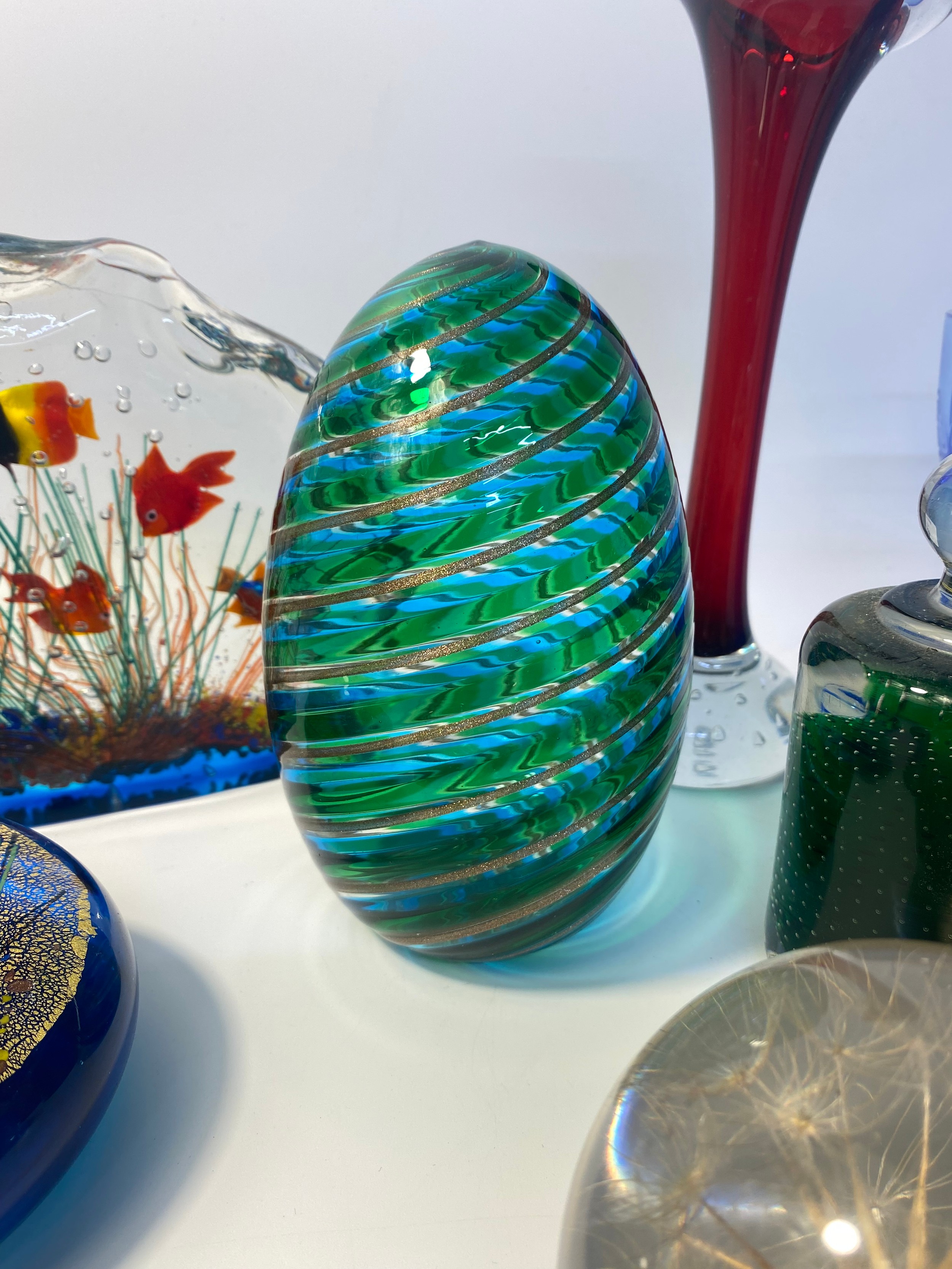 Collection of art glass & Edinburgh crystal bowl; Murano fish scene paperweight, Italian Venini - Image 2 of 6