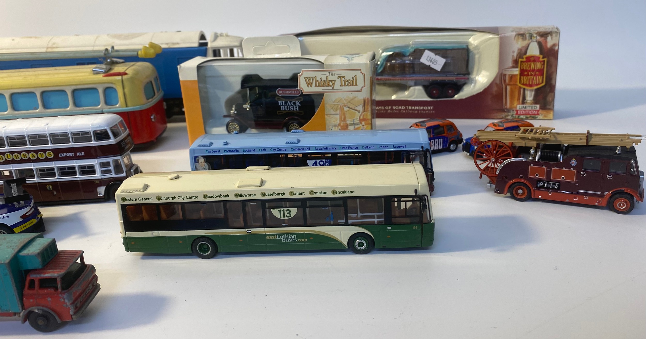 Collection of vintage model; to include a model of blue flier diesel loco, tin plate bus & boxed - Bild 4 aus 5