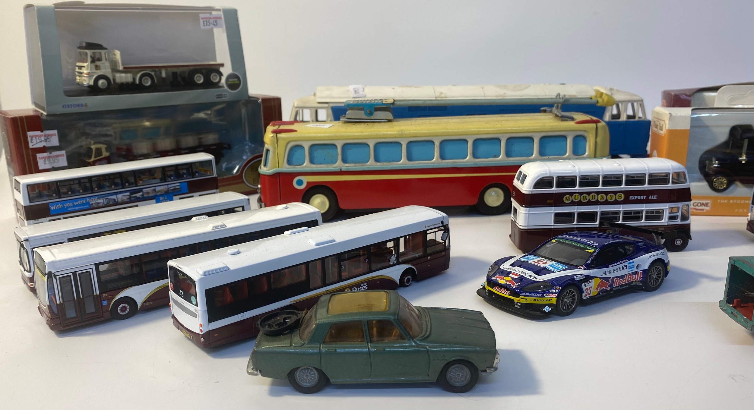 Collection of vintage model; to include a model of blue flier diesel loco, tin plate bus & boxed - Bild 5 aus 5