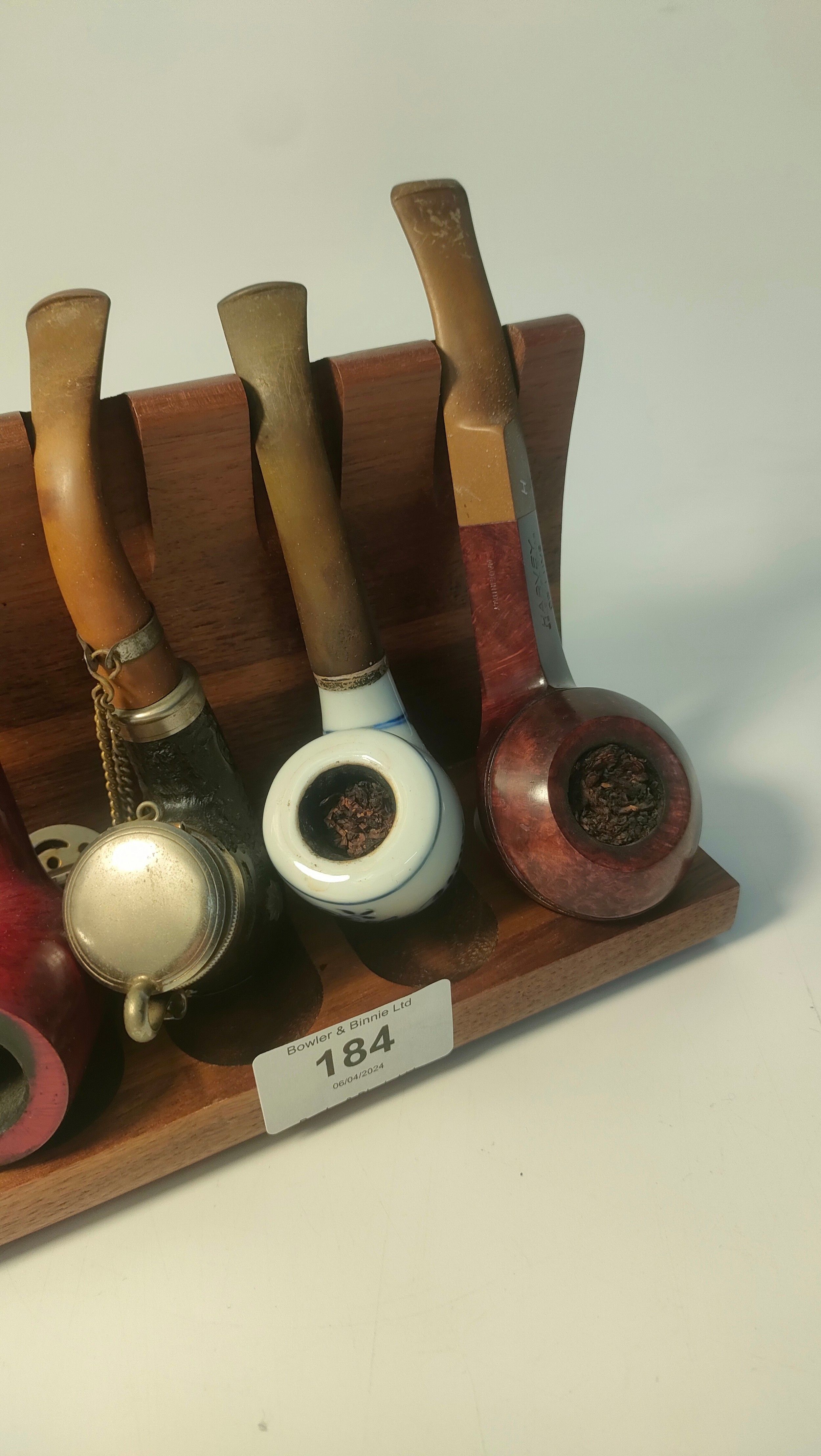 Four smoking pipes on display stand; Harvey pipe & swiss made pipe - Image 3 of 5