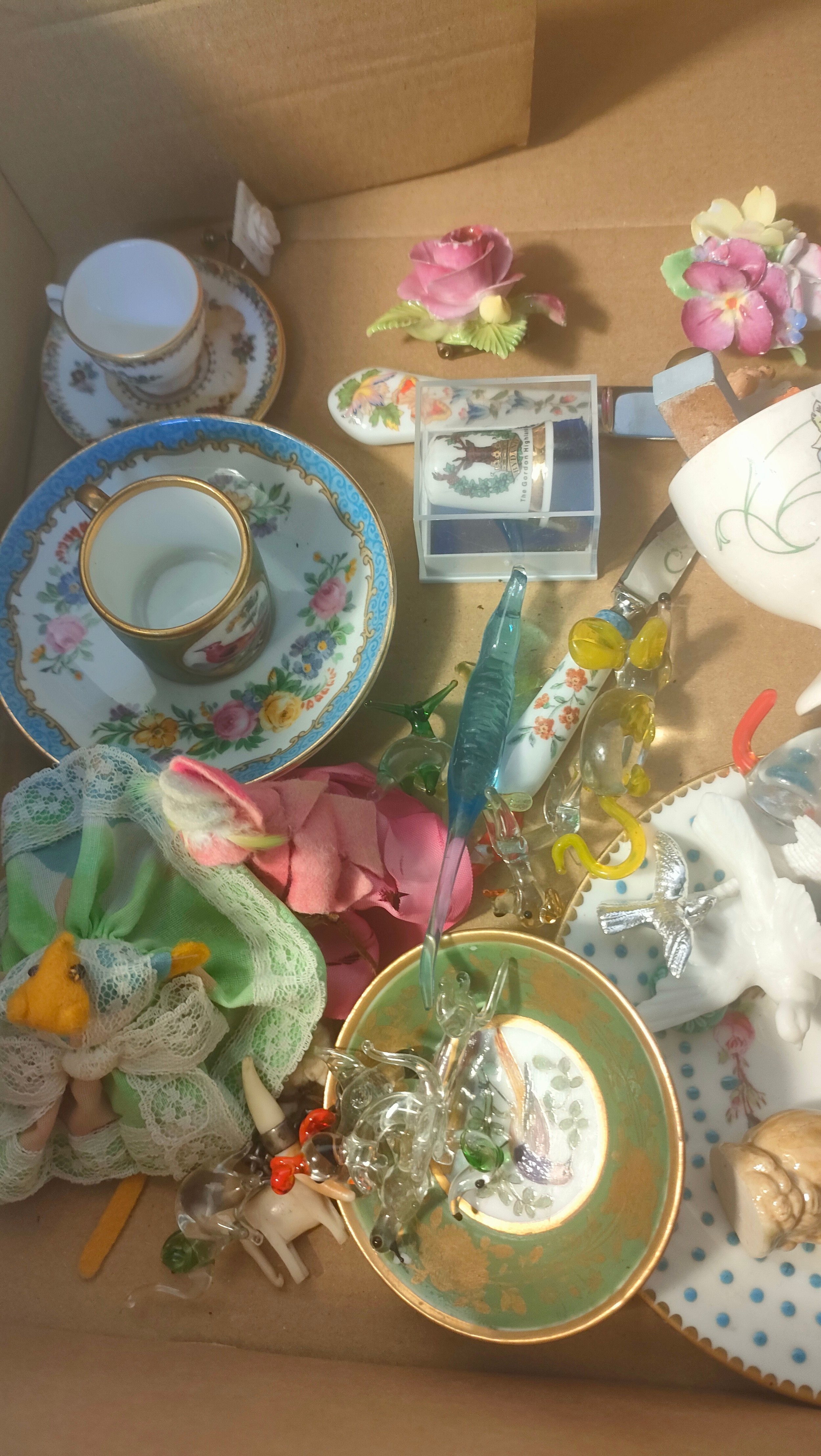 A box of collectables; flower porcelain design brooch, angel figures & art glass animals - Image 3 of 3