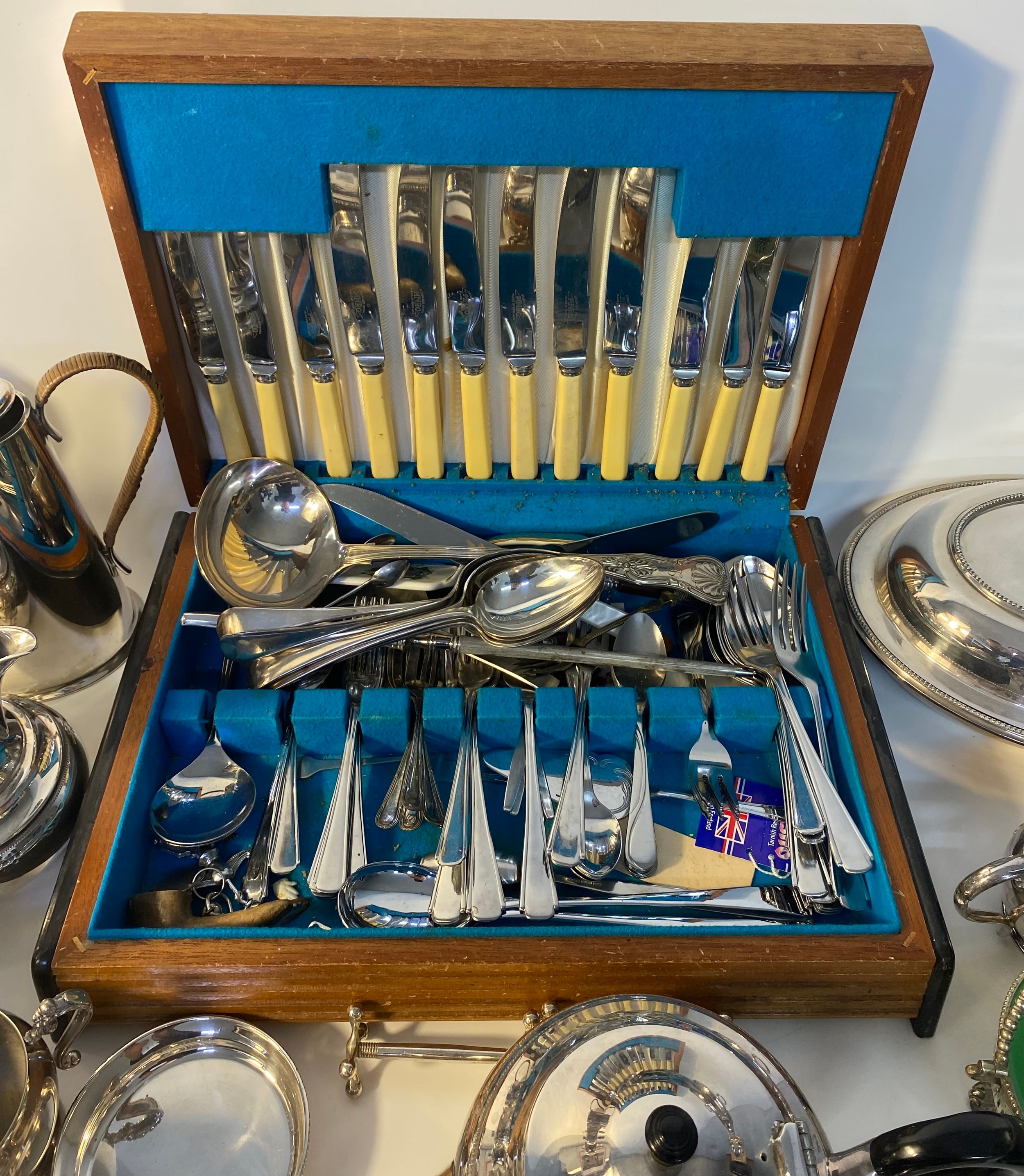 Selection of silver plated wares; Silver plated tea services, 2 silver plated tureens & canteen of - Image 3 of 6