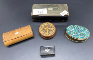 Collection of 19th century snuff boxes [10cm]