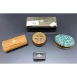 Collection of 19th century snuff boxes [10cm]