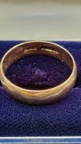 9ct yellow gold wedding band. [Ring size T] [3.30Grams]