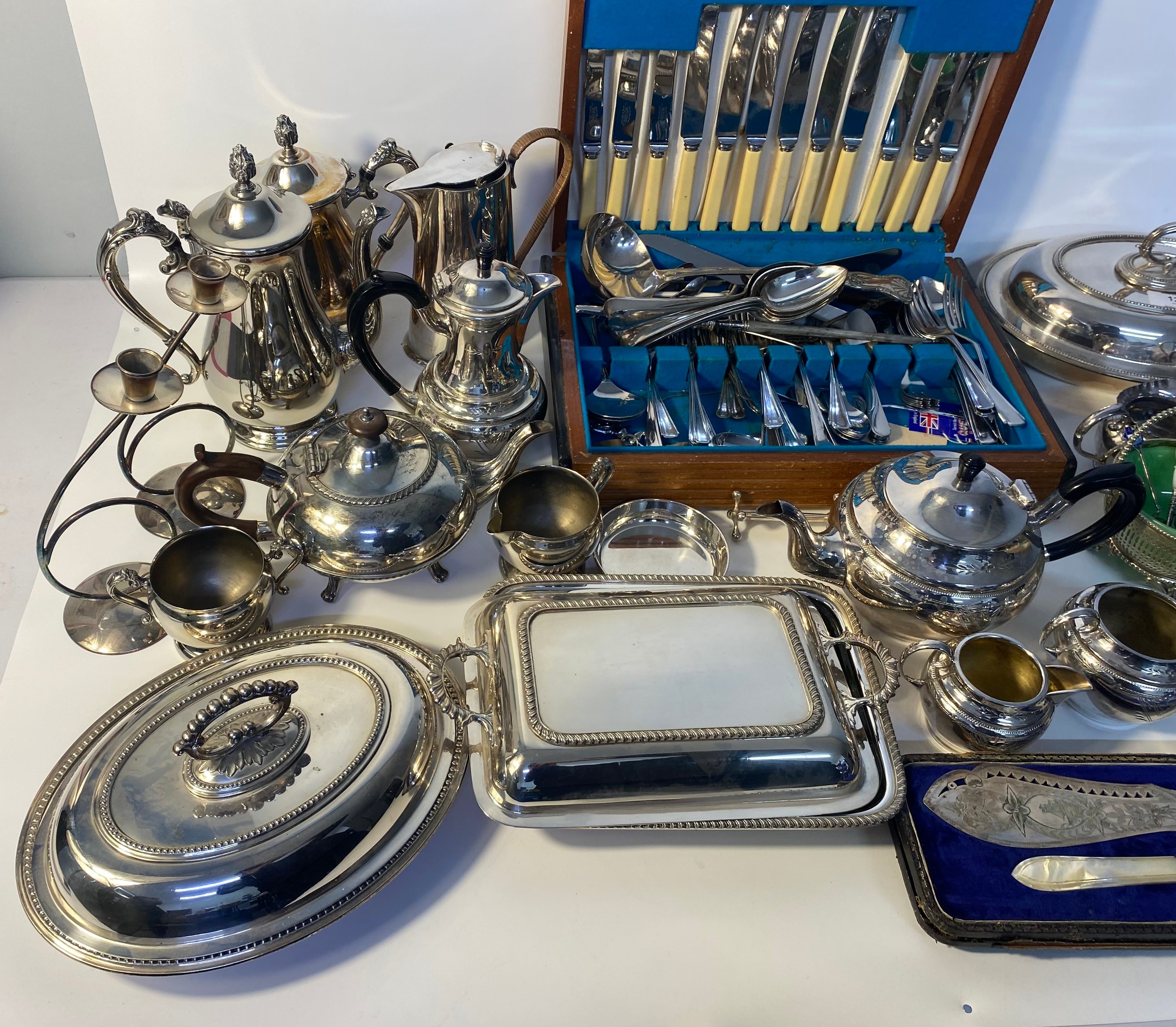 Selection of silver plated wares; Silver plated tea services, 2 silver plated tureens & canteen of - Image 4 of 6