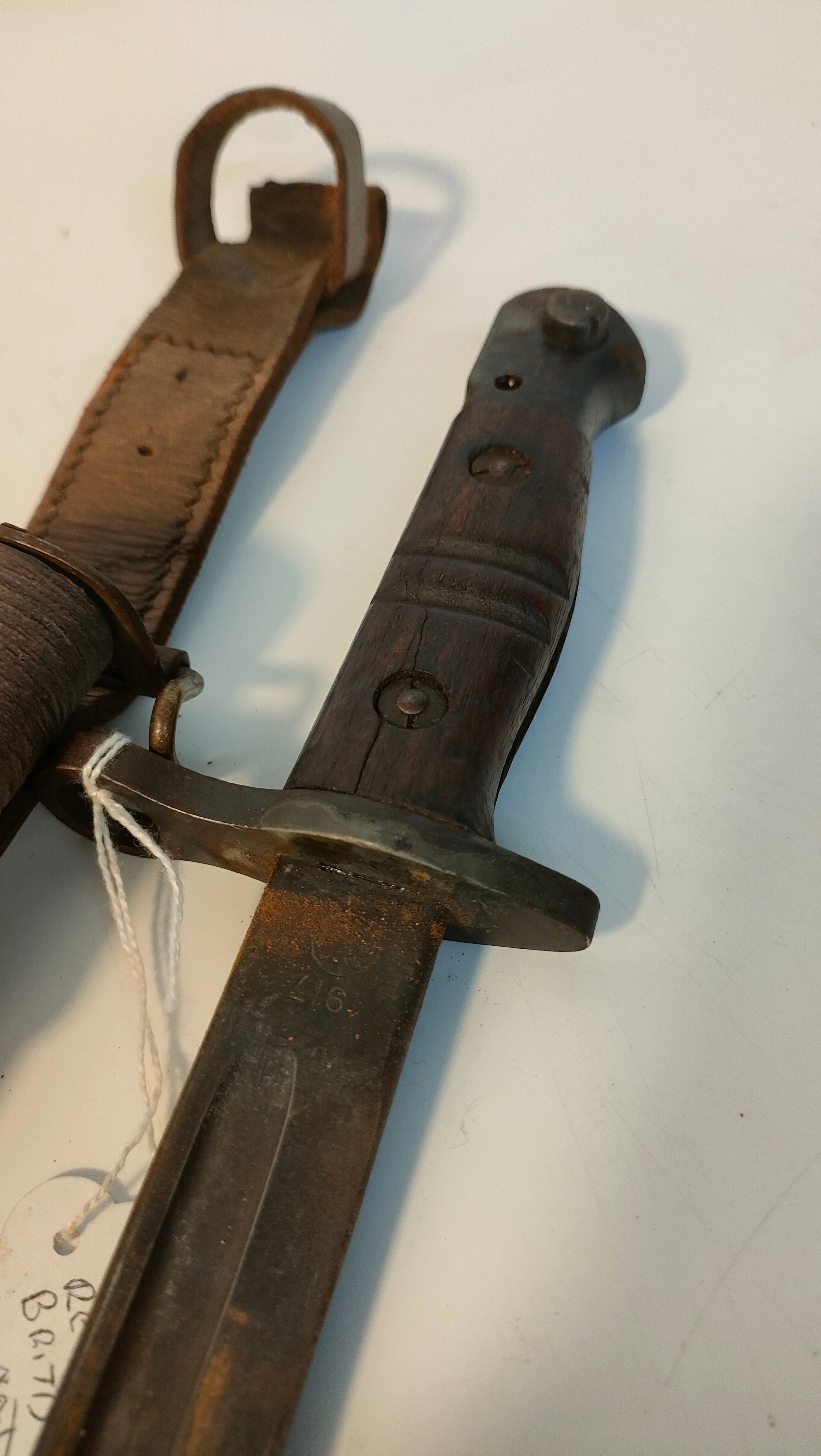 World war two home guard bayonet with fitted leather frog & American belt attachment - Bild 3 aus 6