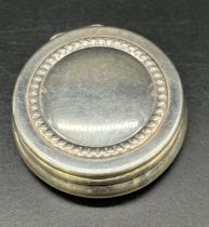 925 Sheffield silver snuff box. [1.5x4.3x4.3cm]