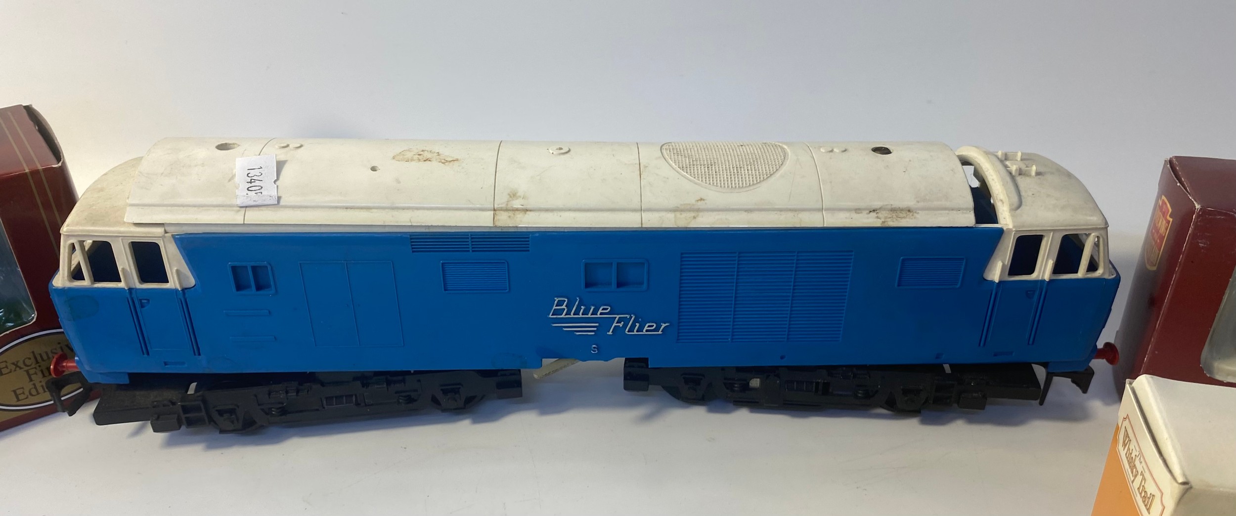 Collection of vintage model; to include a model of blue flier diesel loco, tin plate bus & boxed - Bild 3 aus 5