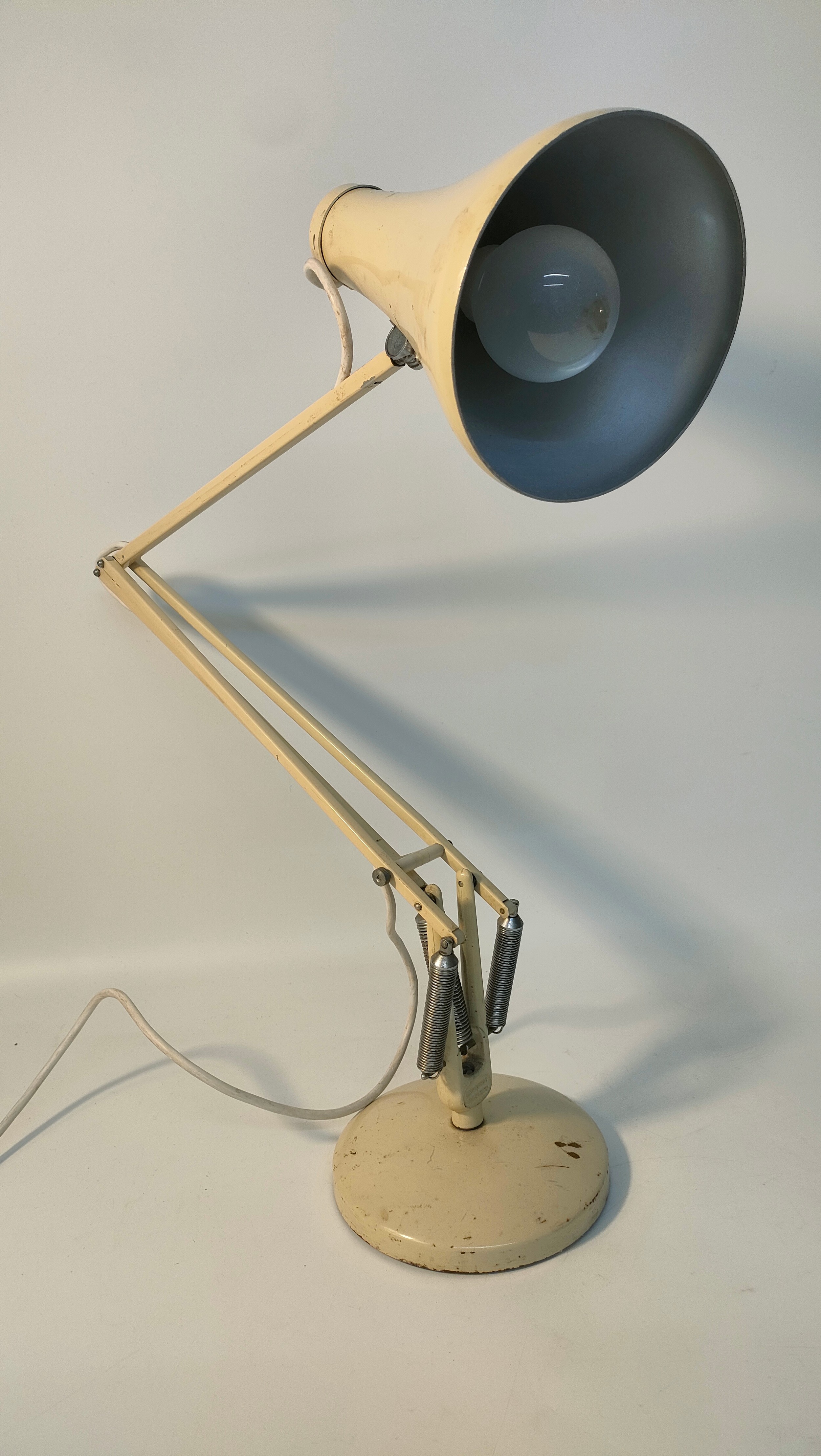 Industrial mid century angle poste table light [88cm]