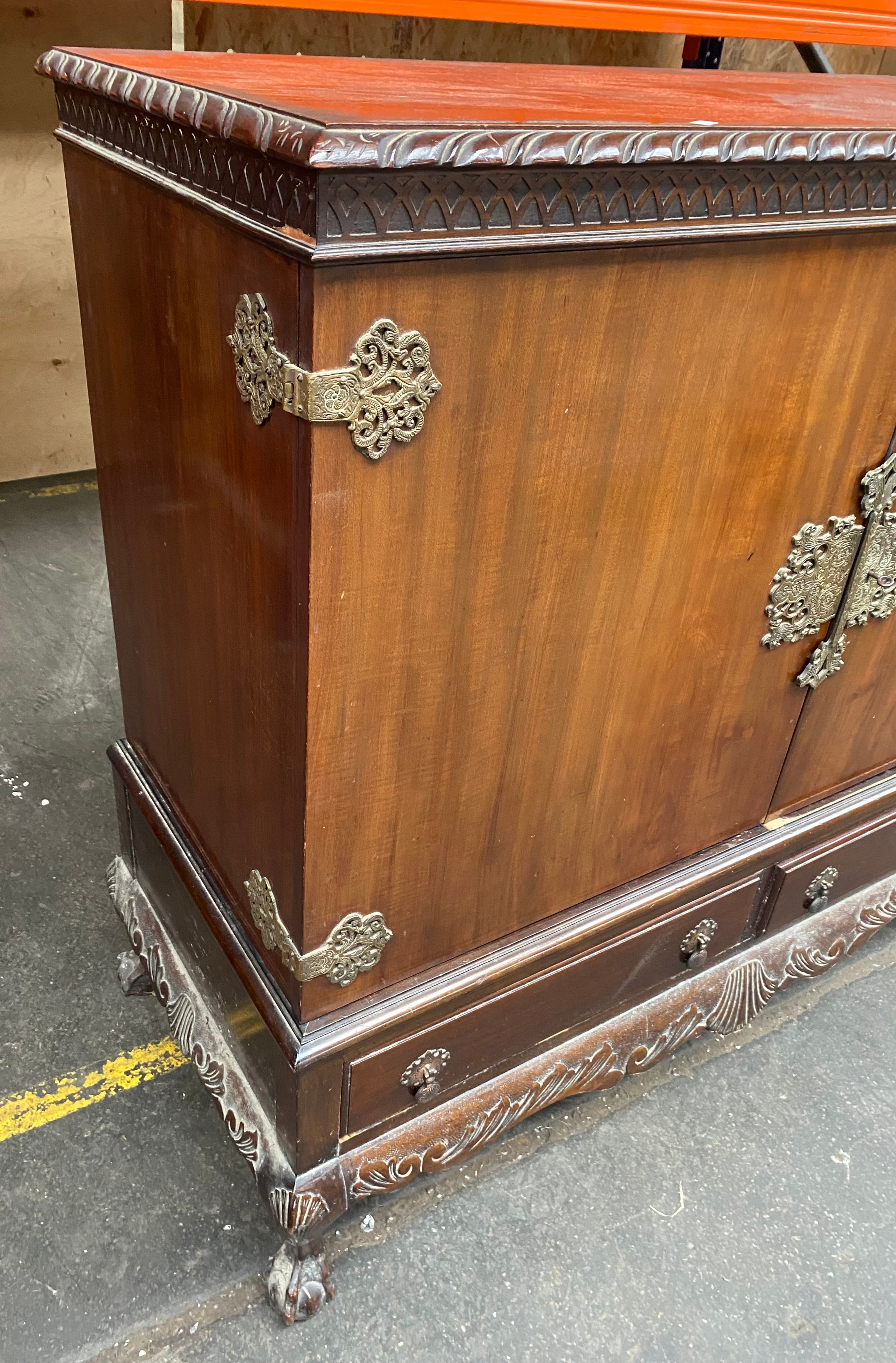 Eastern 2 door mahogany wood cabinet with brass fittings [117x52x113.5cm] - Image 4 of 4