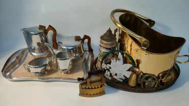 Piquot ware tea service with tray & selection of brass ware