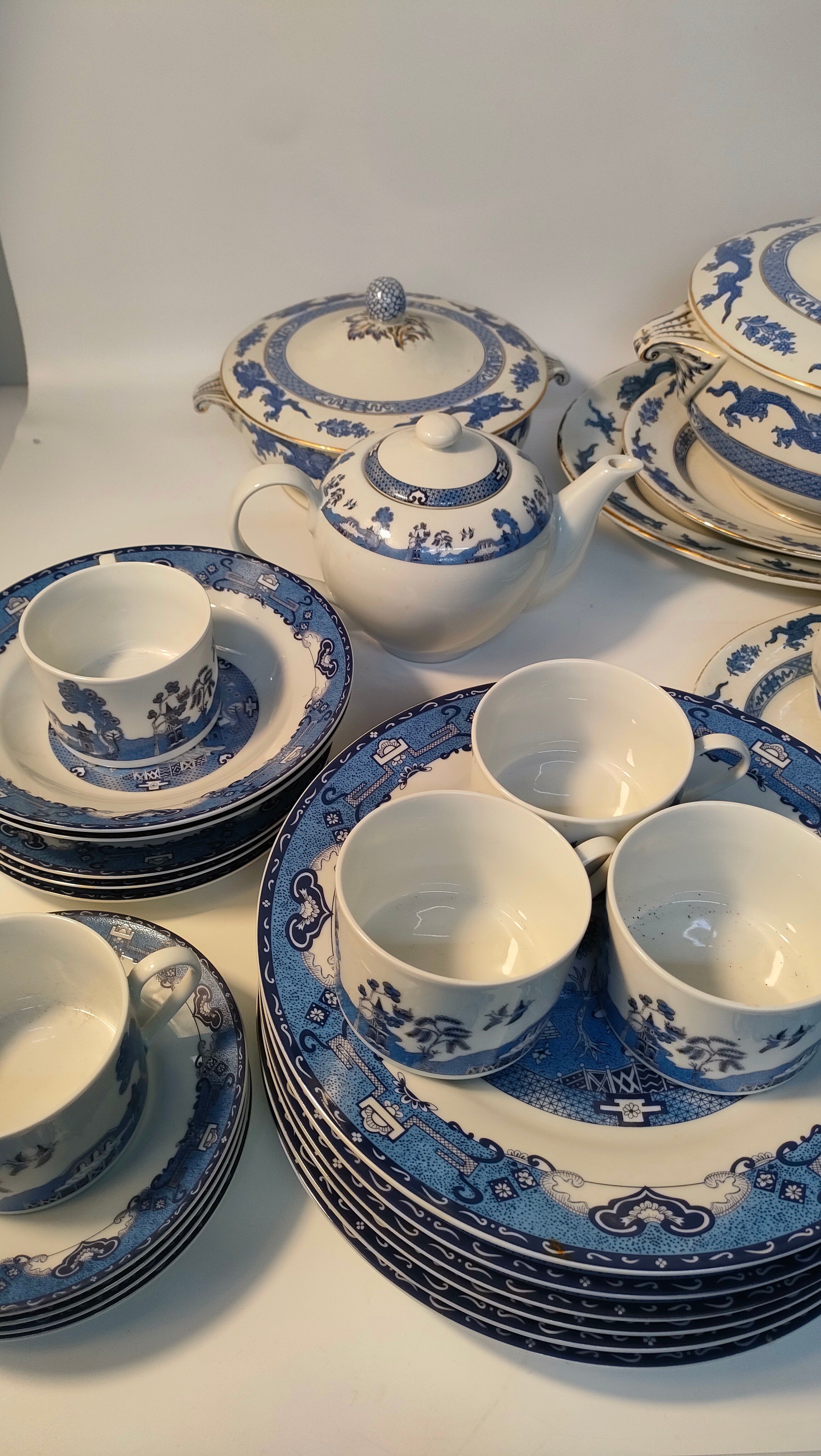 A Collection of dragon pattern dinner ware; cauldron & Norfolk porcelain along with cup n saucers - Image 2 of 4