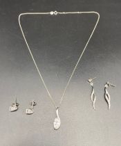 9ct white gold 375 hallmarked chain pendant & earrings set along with pair of white gold drop