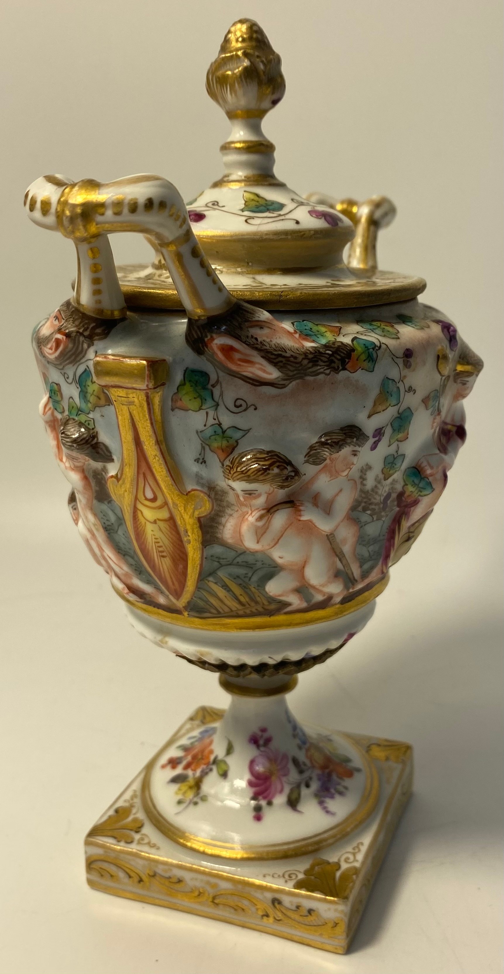 19th Century Amphora hand painted Vase with lid by Capodimonte Thuringia [18x12cm] - Image 3 of 5