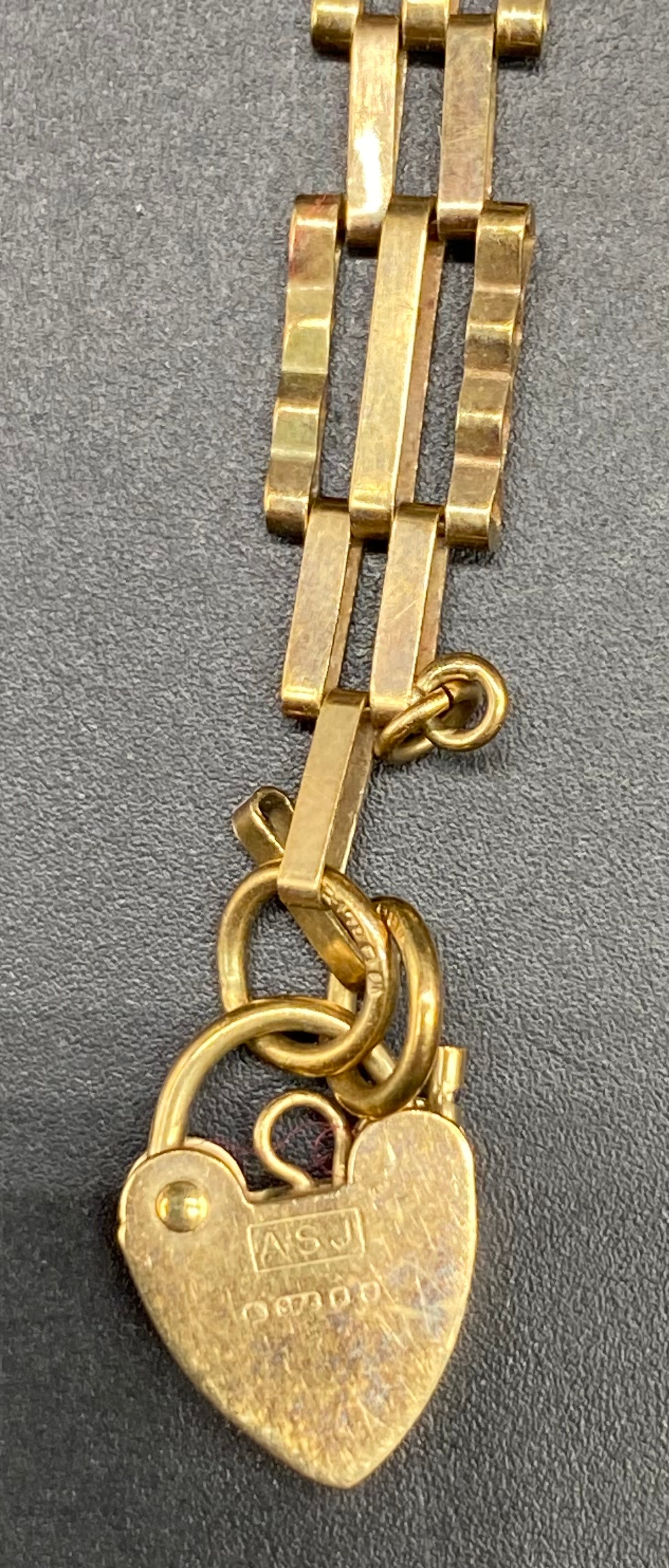 Two 9ct scrap gold gate bracelets [7.29] grams - Image 3 of 4
