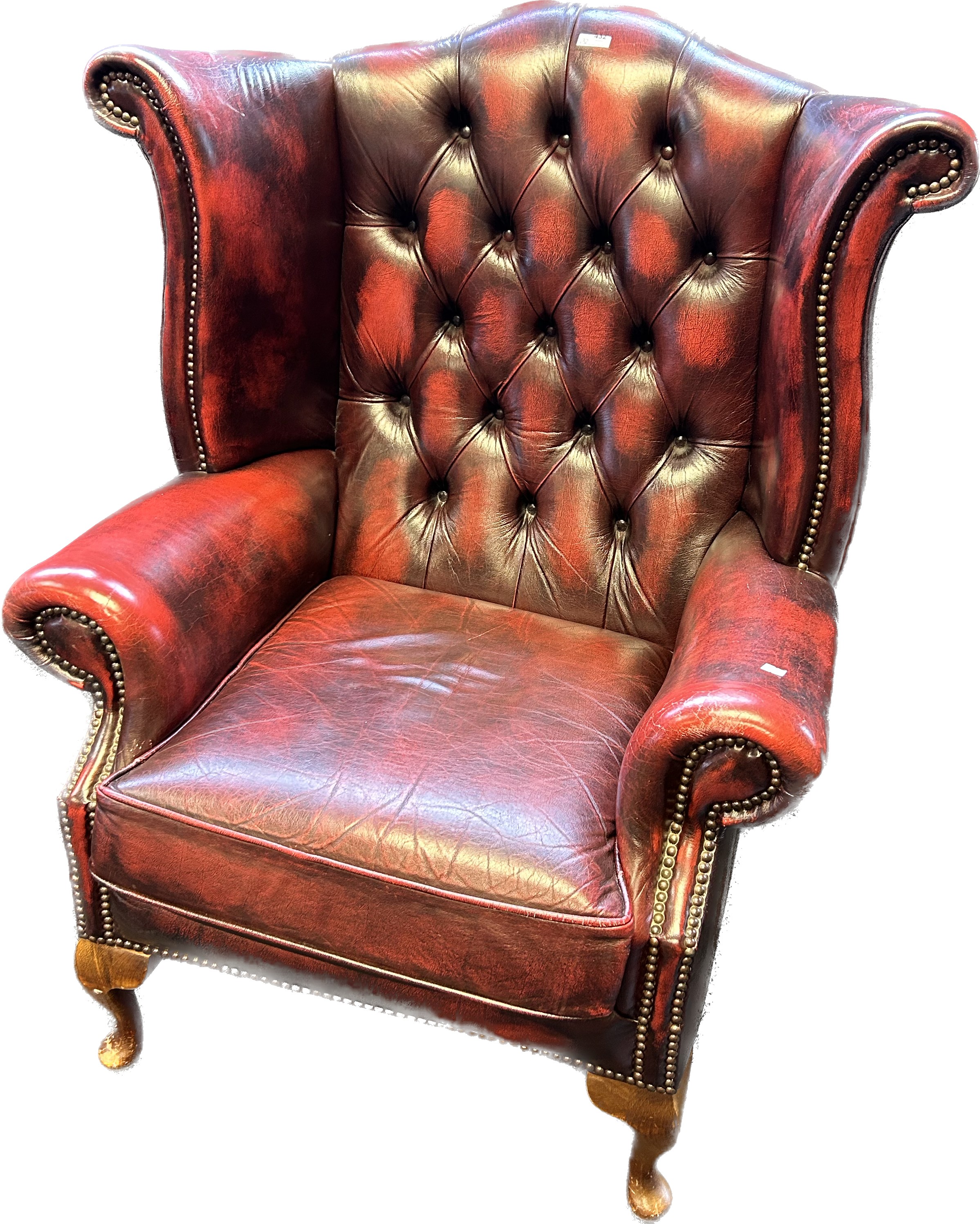 Chesterfield Gullwing chair, covered in a red leather button upholstery - Image 2 of 3