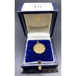 9ct gold 375 hallmarked pendant with etched lion to centre [1.94] grams