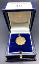 9ct gold 375 hallmarked pendant with etched lion to centre [1.94] grams
