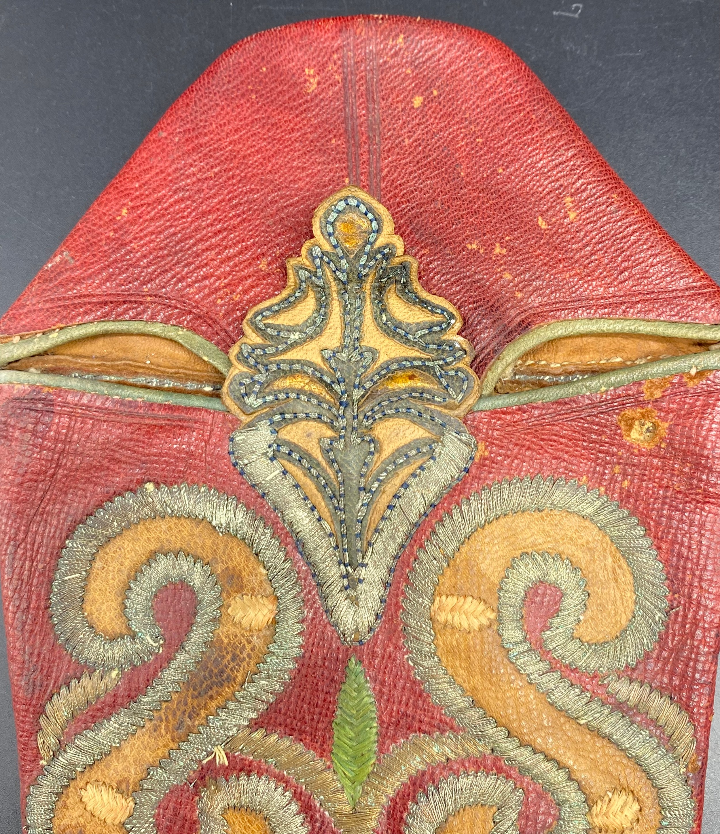 A pair of 19th century Turkish or Ottoman embroidered slippers - Image 4 of 5