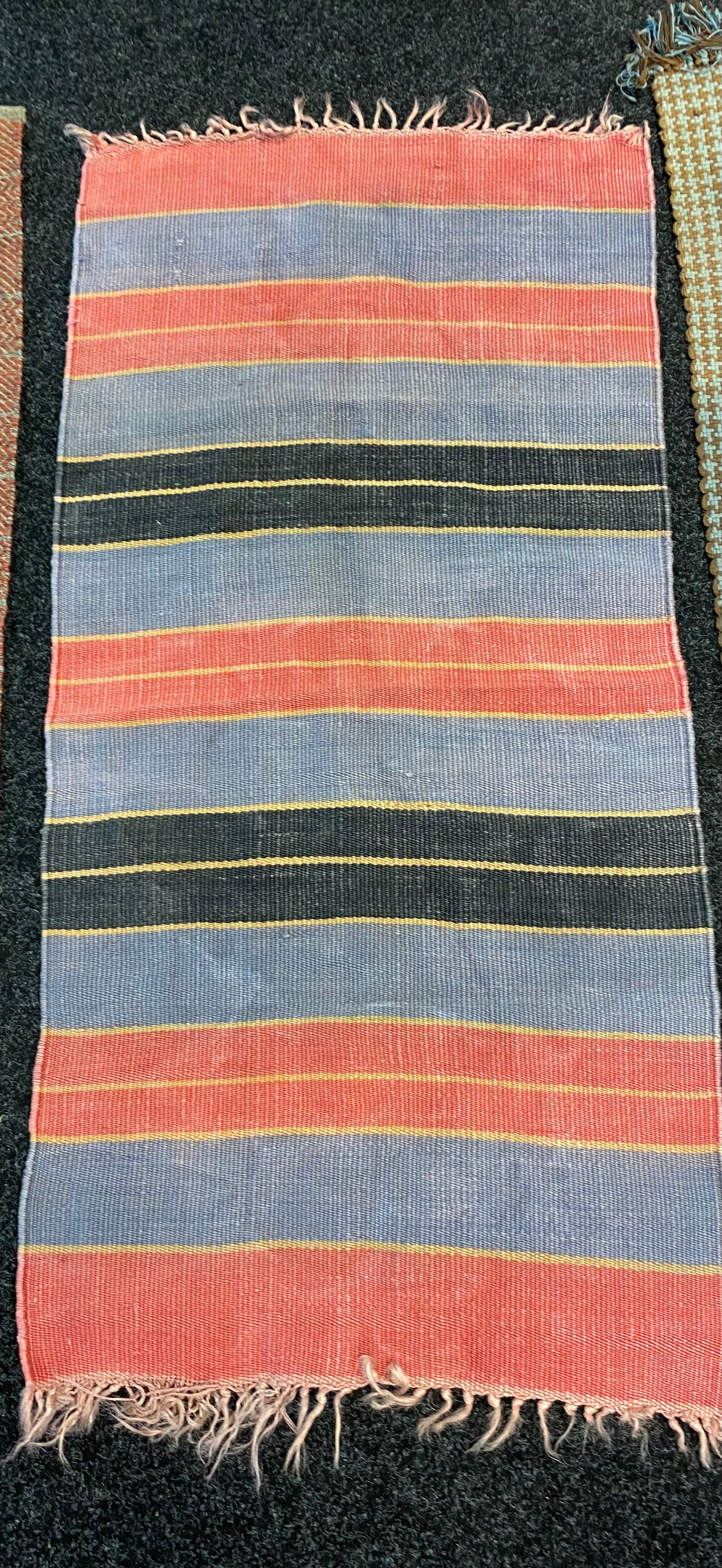 Three vintage rugs to include Pier 1 Imports handwoven rug - Image 3 of 4