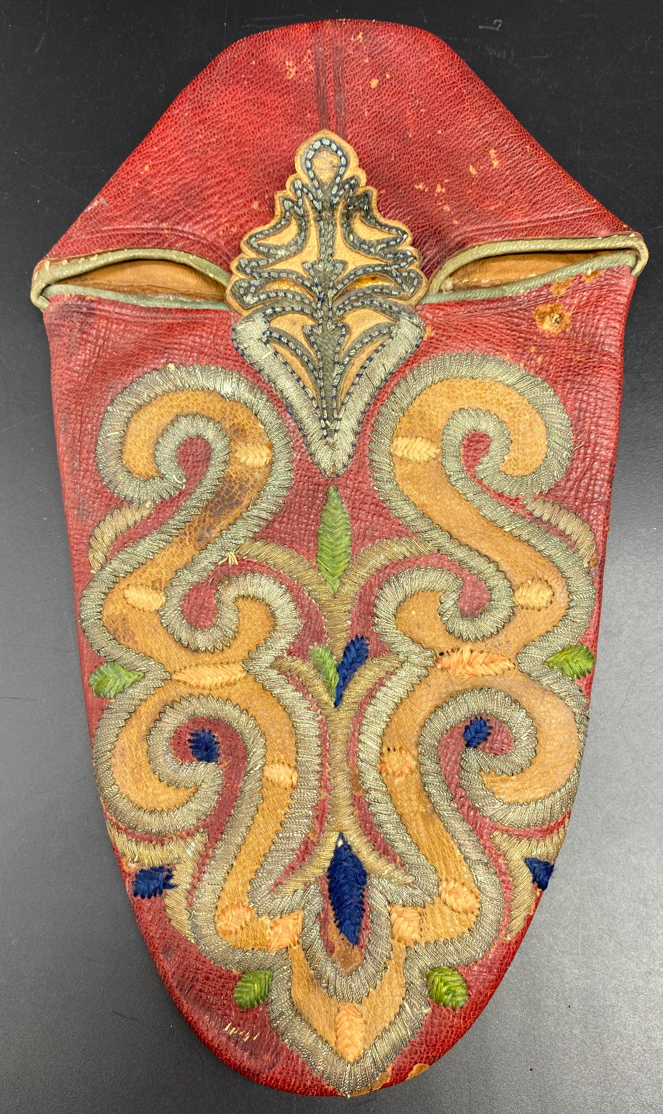 A pair of 19th century Turkish or Ottoman embroidered slippers - Image 2 of 5