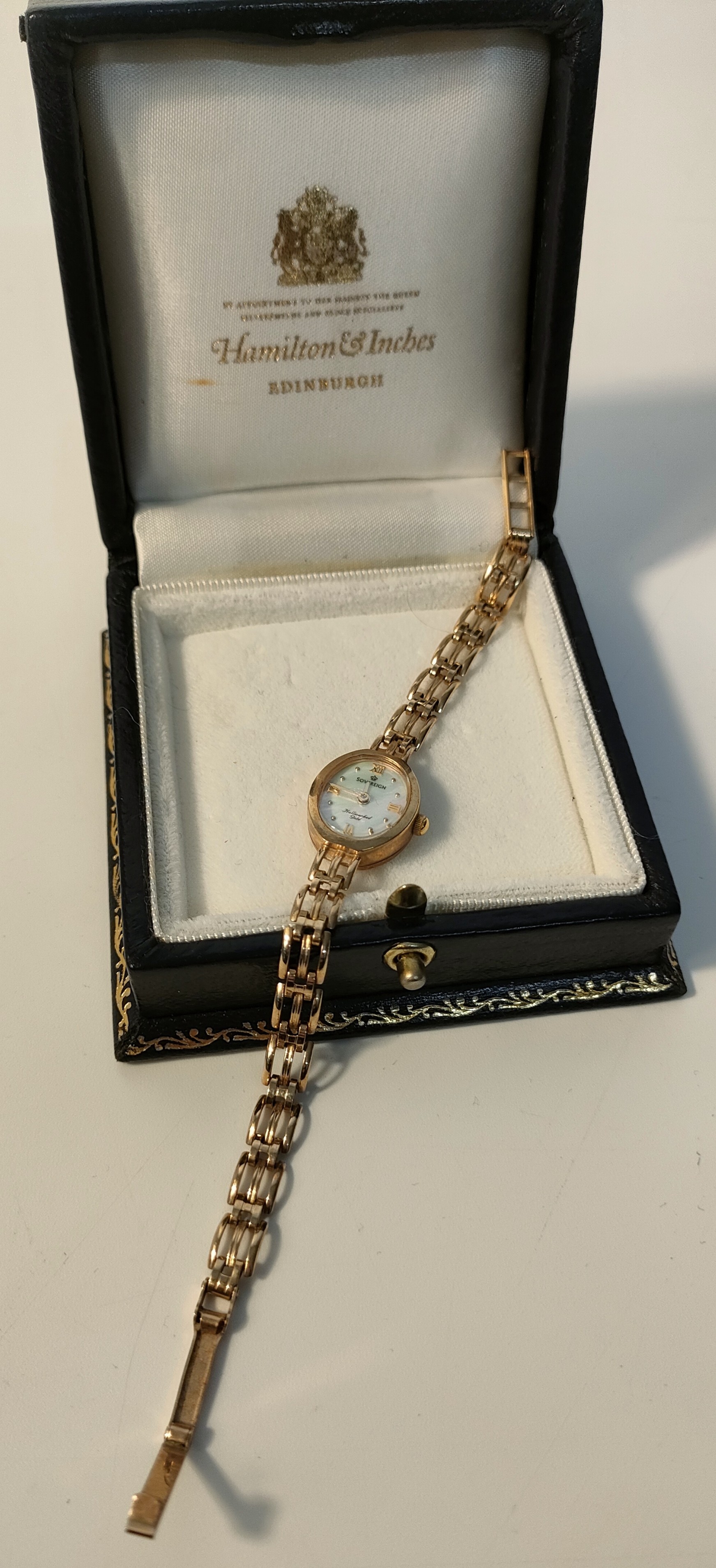 9ct gold Sovereign watch set with 9ct gold 375 hallmarked bracelet [8.77] gross weight