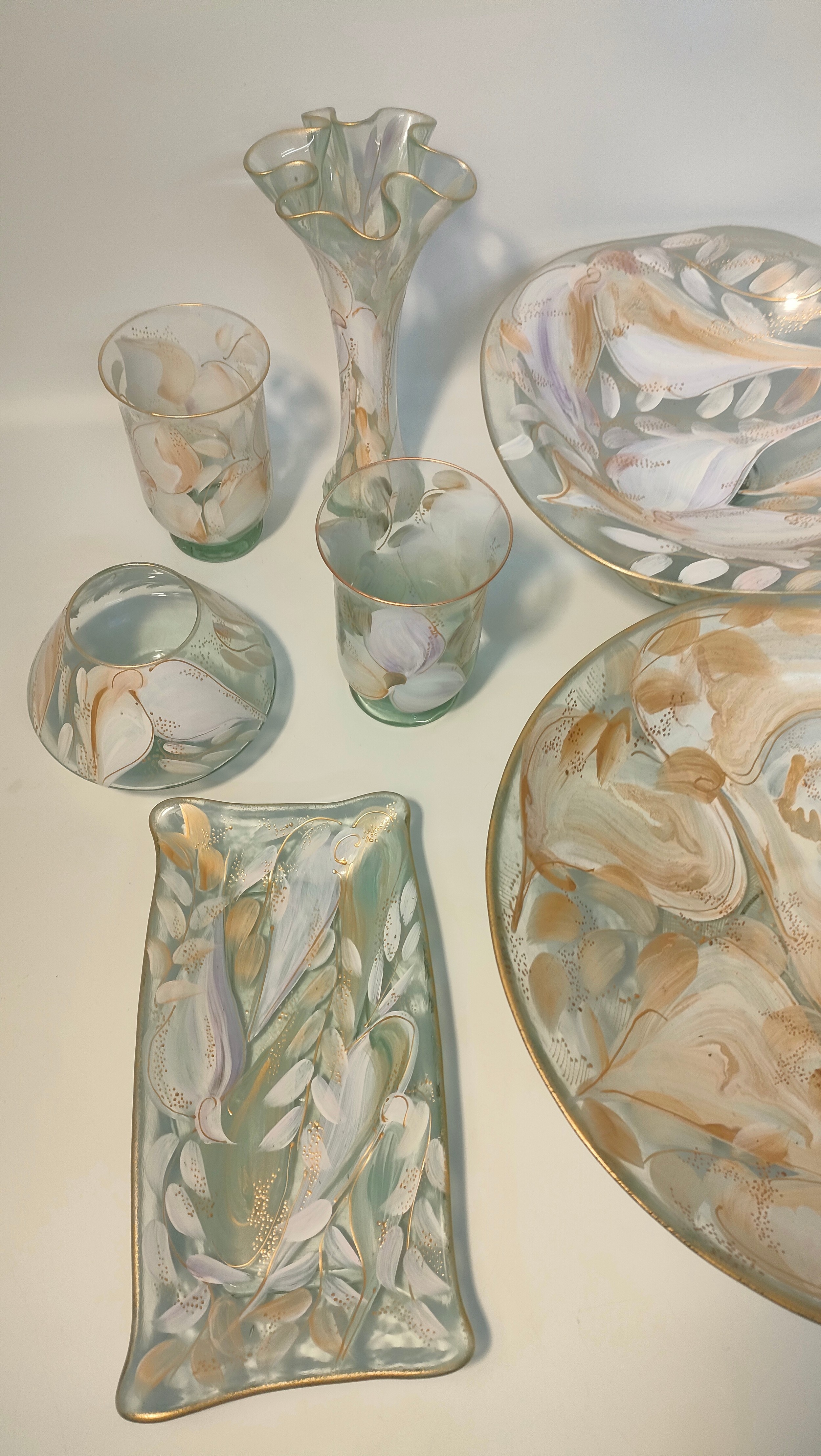 Italian style hand painted art glass set; Large bowl, tazza & vases - Image 4 of 4
