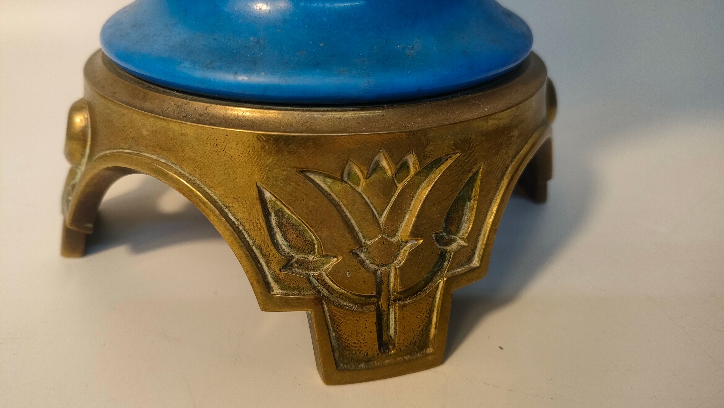 19th century Egyptian scene white ceramic & brass handles vase with hand painted Egyptian scene [ - Image 3 of 9