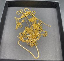A selection of 9ct gold scrap necklaces [10.35] grams