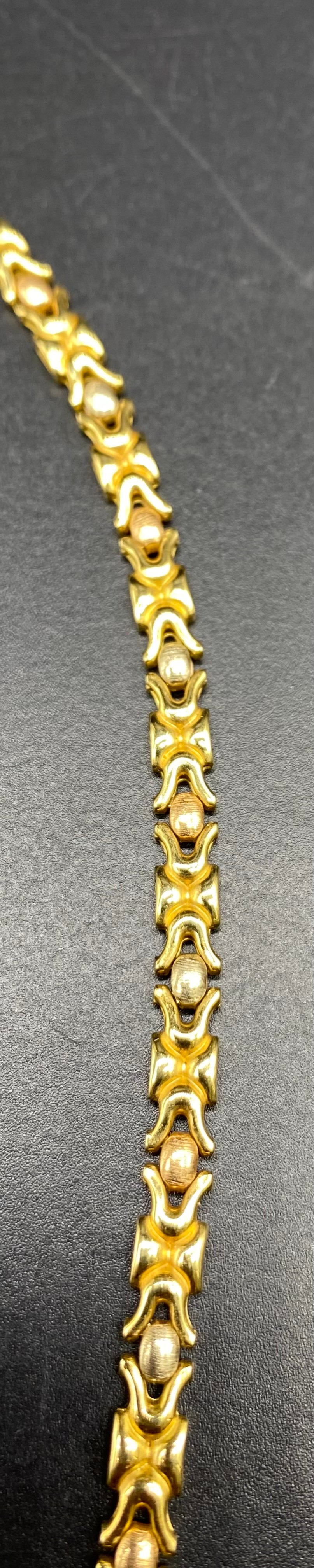 18ct gold 750 hall marked heavy fancy linked necklace [19.22] grams - Image 3 of 4