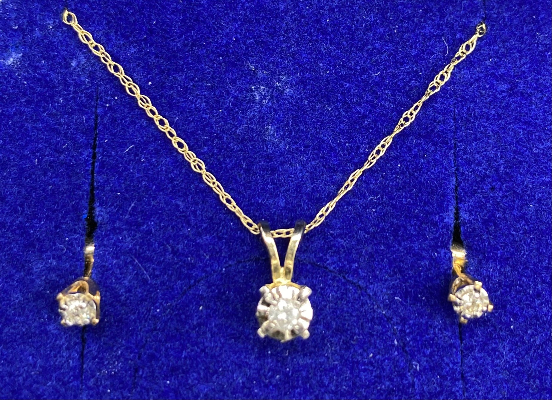 9ct gold 375 hallmarked chain pendant & earrings set with small diamonds - Image 2 of 2
