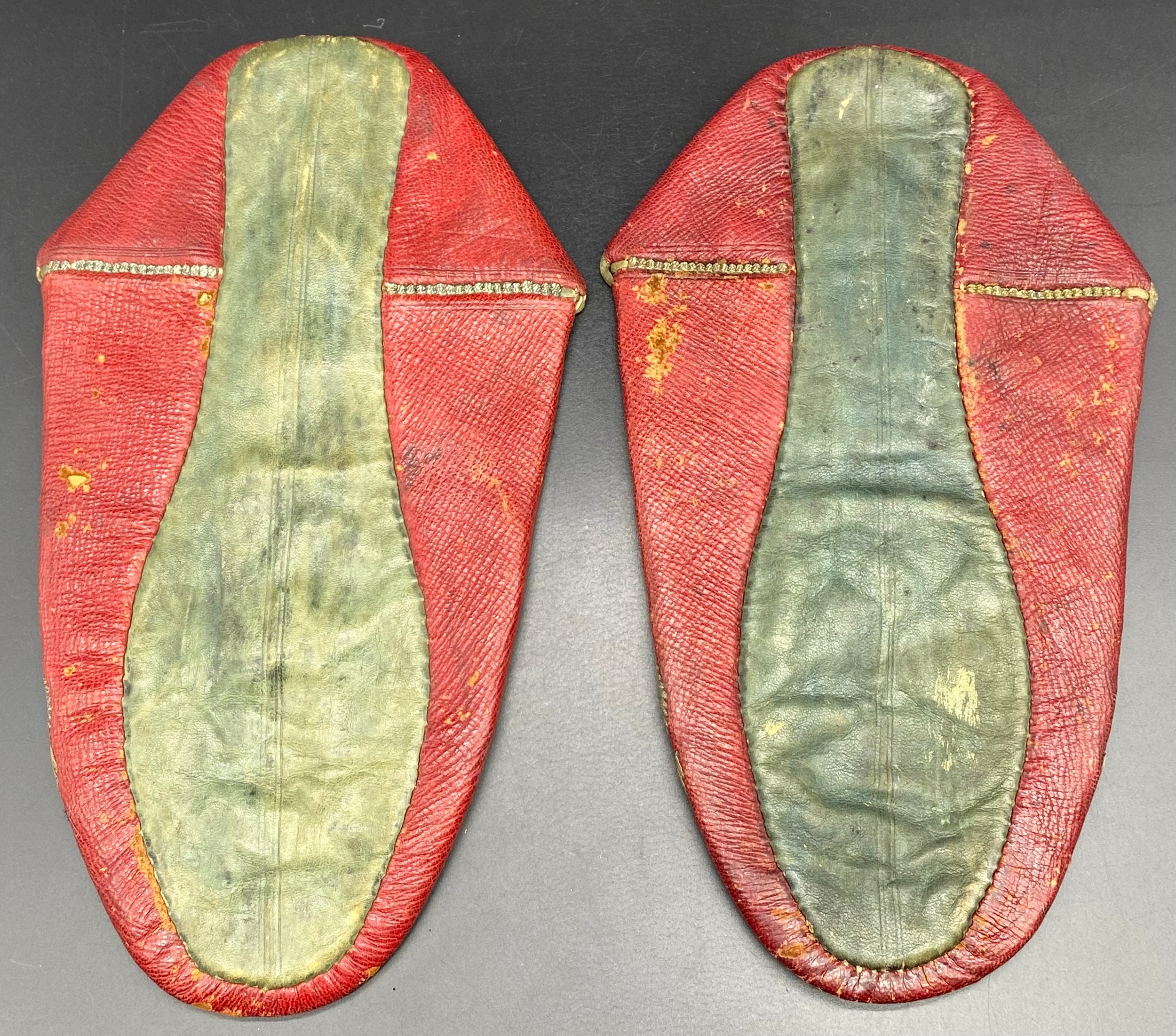 A pair of 19th century Turkish or Ottoman embroidered slippers - Image 5 of 5