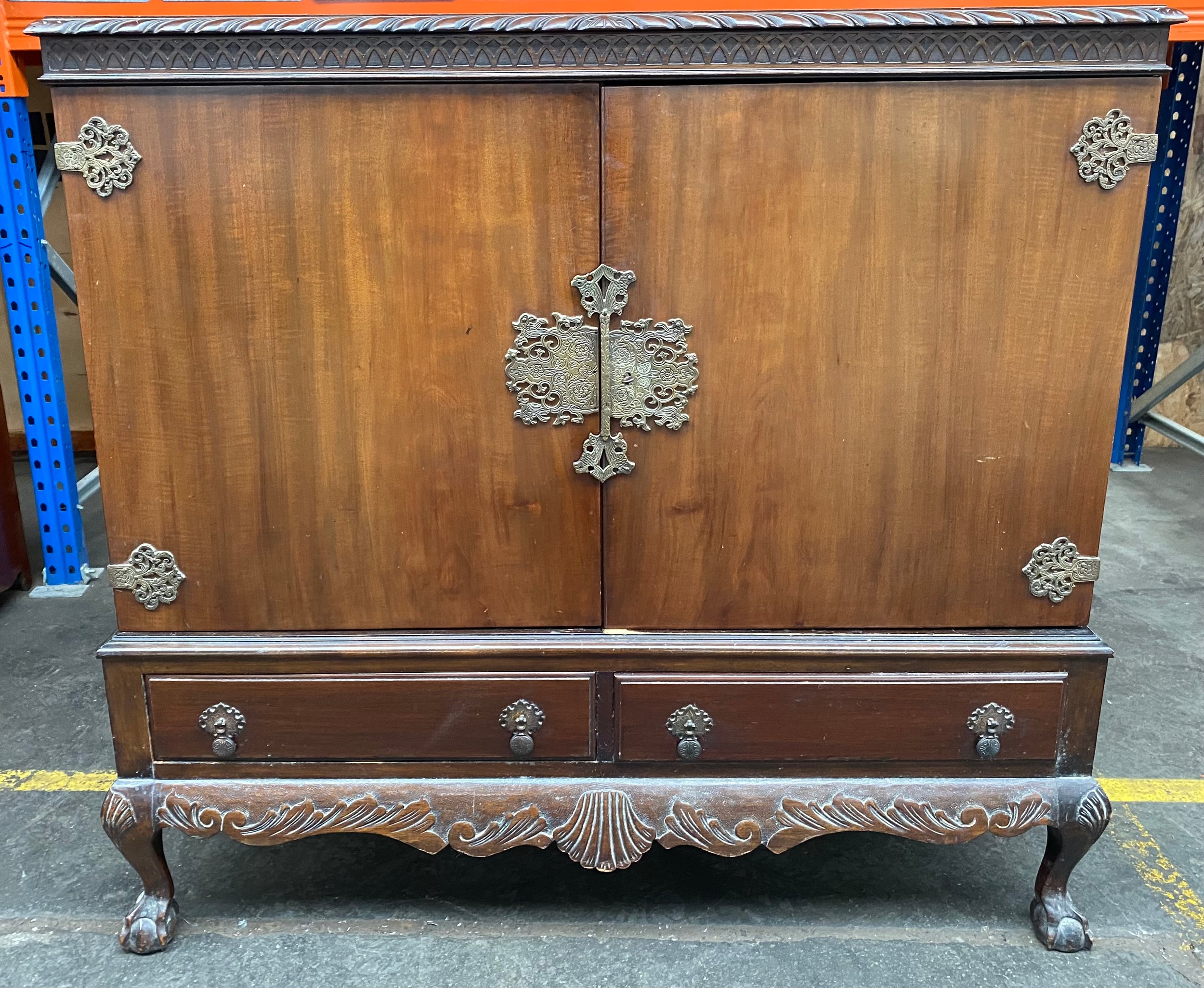 Eastern 2 door mahogany wood cabinet with brass fittings [117x52x113.5cm] - Image 2 of 4