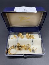 A collection of 9ct gold odd earrings & Chinese 9ct gold pendant & earrings [6.60] grams