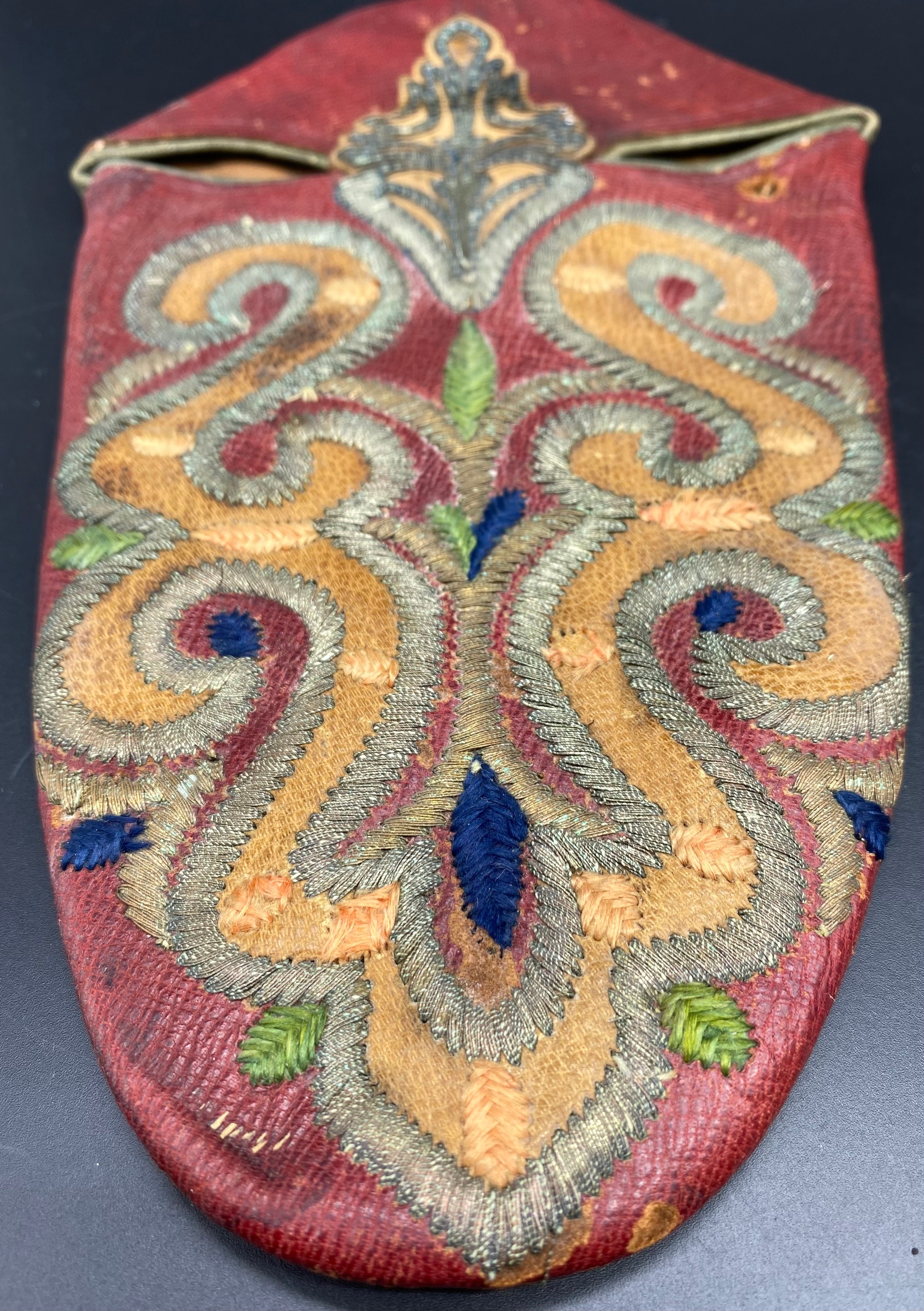 A pair of 19th century Turkish or Ottoman embroidered slippers - Image 3 of 5
