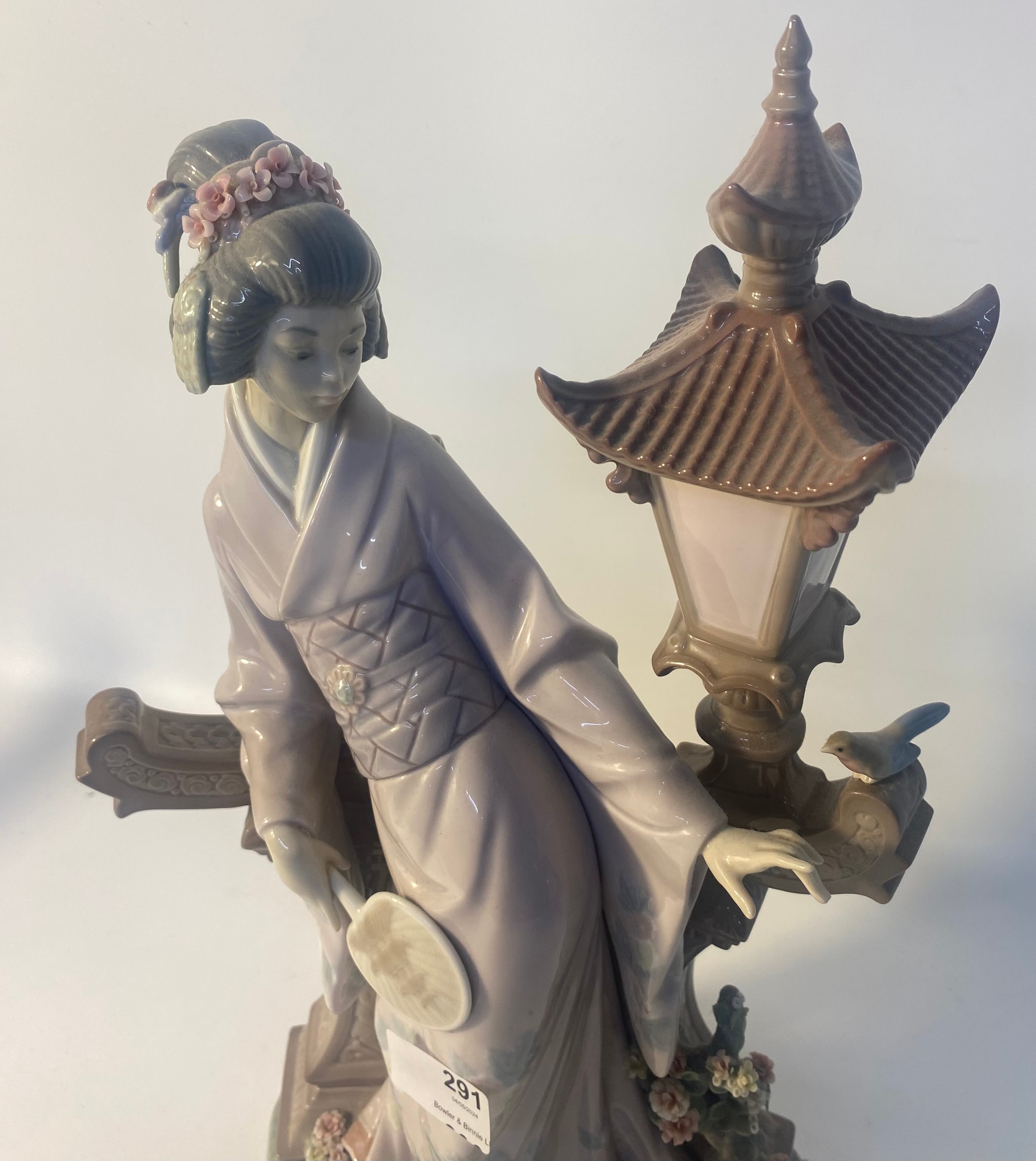 A large Lladro figure of a geisha in the garden [41.5cm] - Image 2 of 4