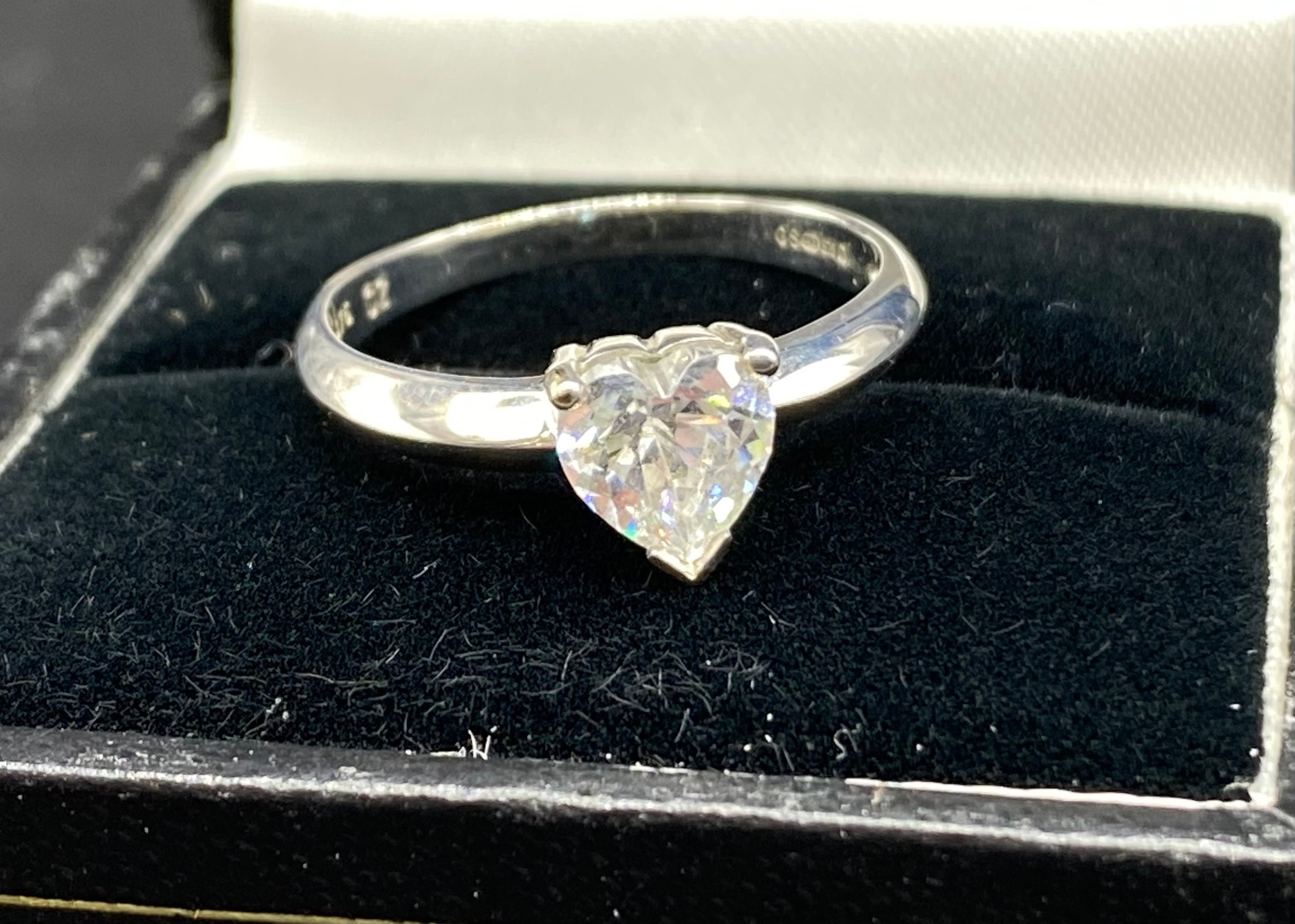 9ct white gold 375 hall marked cubic zirconia set ring size [L 1/2] [1.82] grams - Image 2 of 3