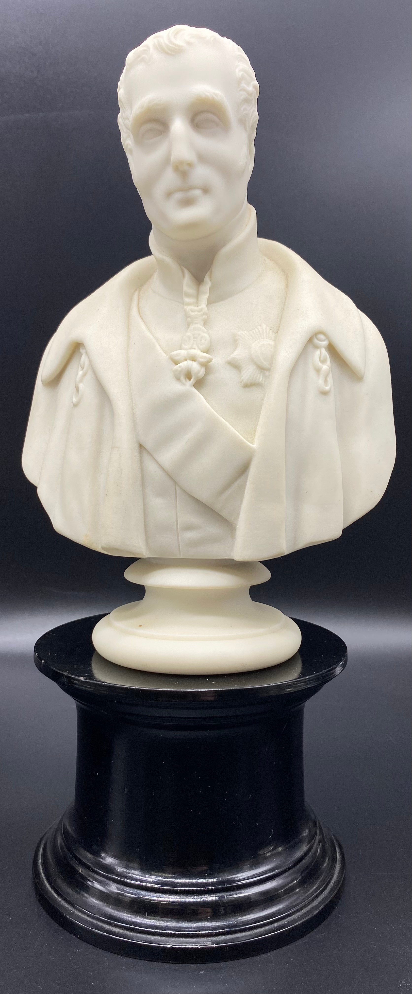 Collection of vintage busts; Lady bust & Sir Walter Scott bust [33cm] - Image 2 of 6