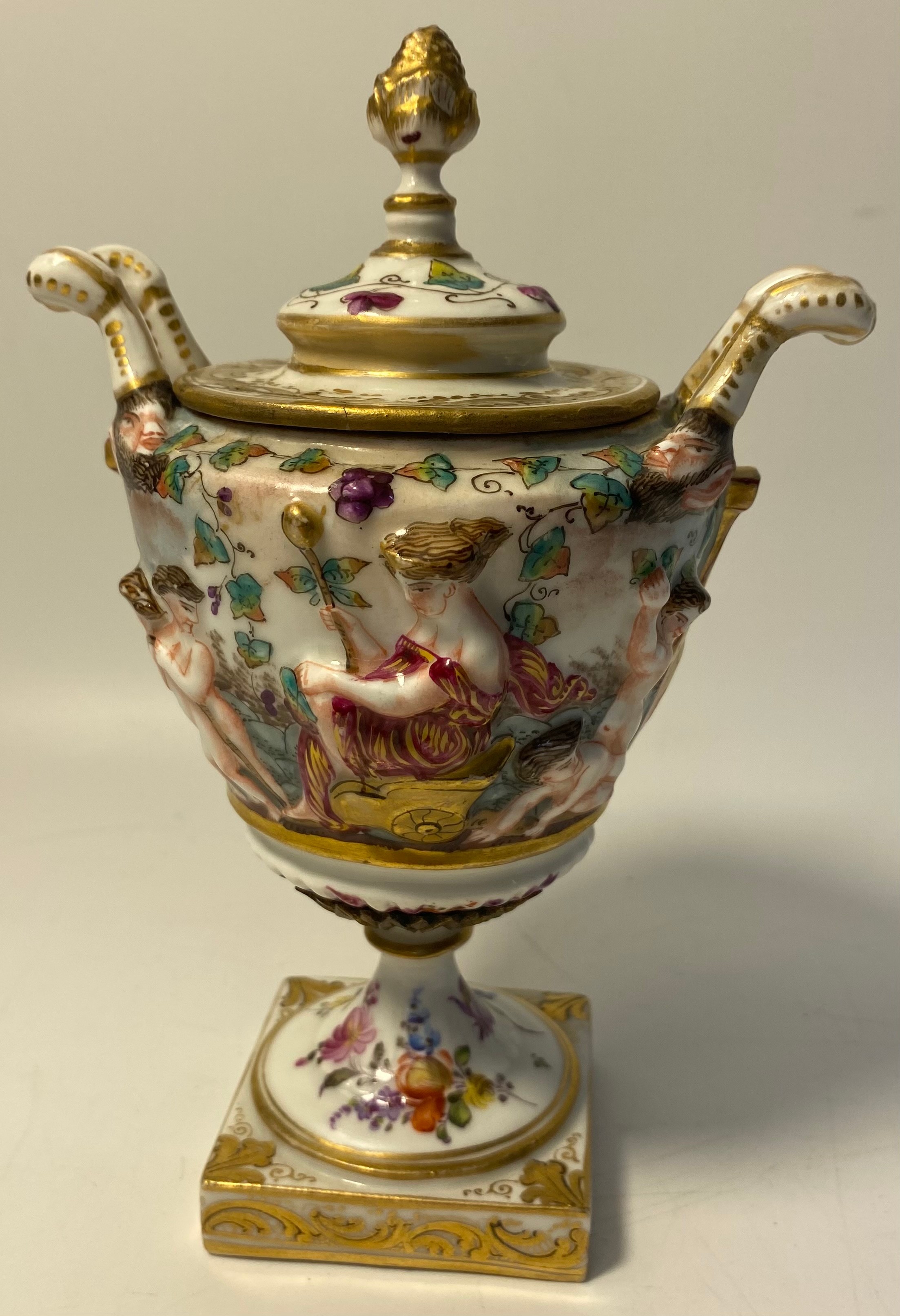 19th Century Amphora hand painted Vase with lid by Capodimonte Thuringia [18x12cm] - Image 4 of 5