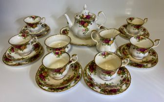 23 piece Royal Albert ‘Old Country Roses’ tea set