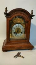 Antique Junghans France brass faced mantle clock with key & pendulum [32x25cm]