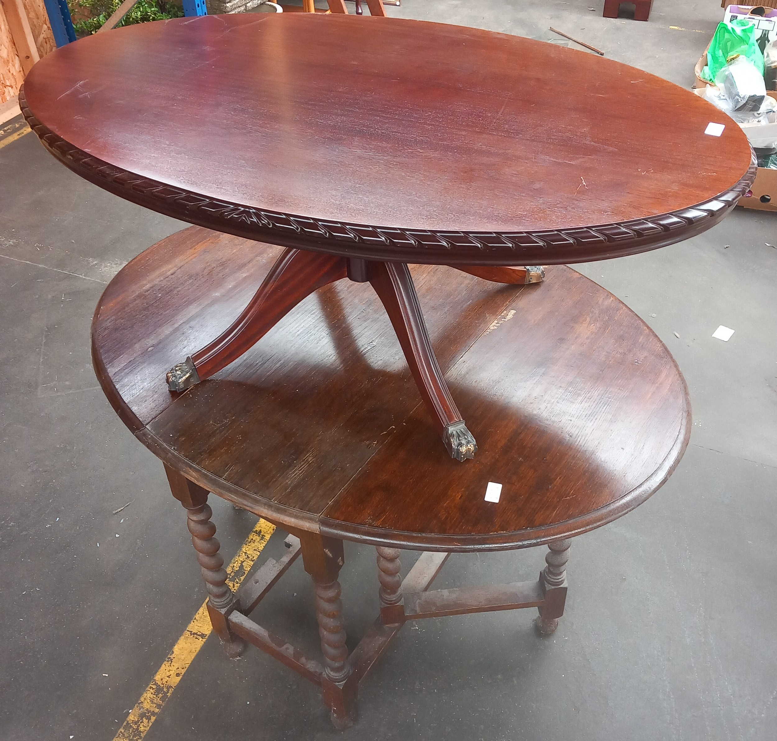 Dark wood coffee table with barley twist table - Image 2 of 5