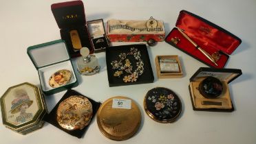 Collection of Jewellery & compacts; yellow metal stone ring, hand painted horse scene compact &