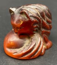 Chinese Carved amber cat figure [3.5cm Length]