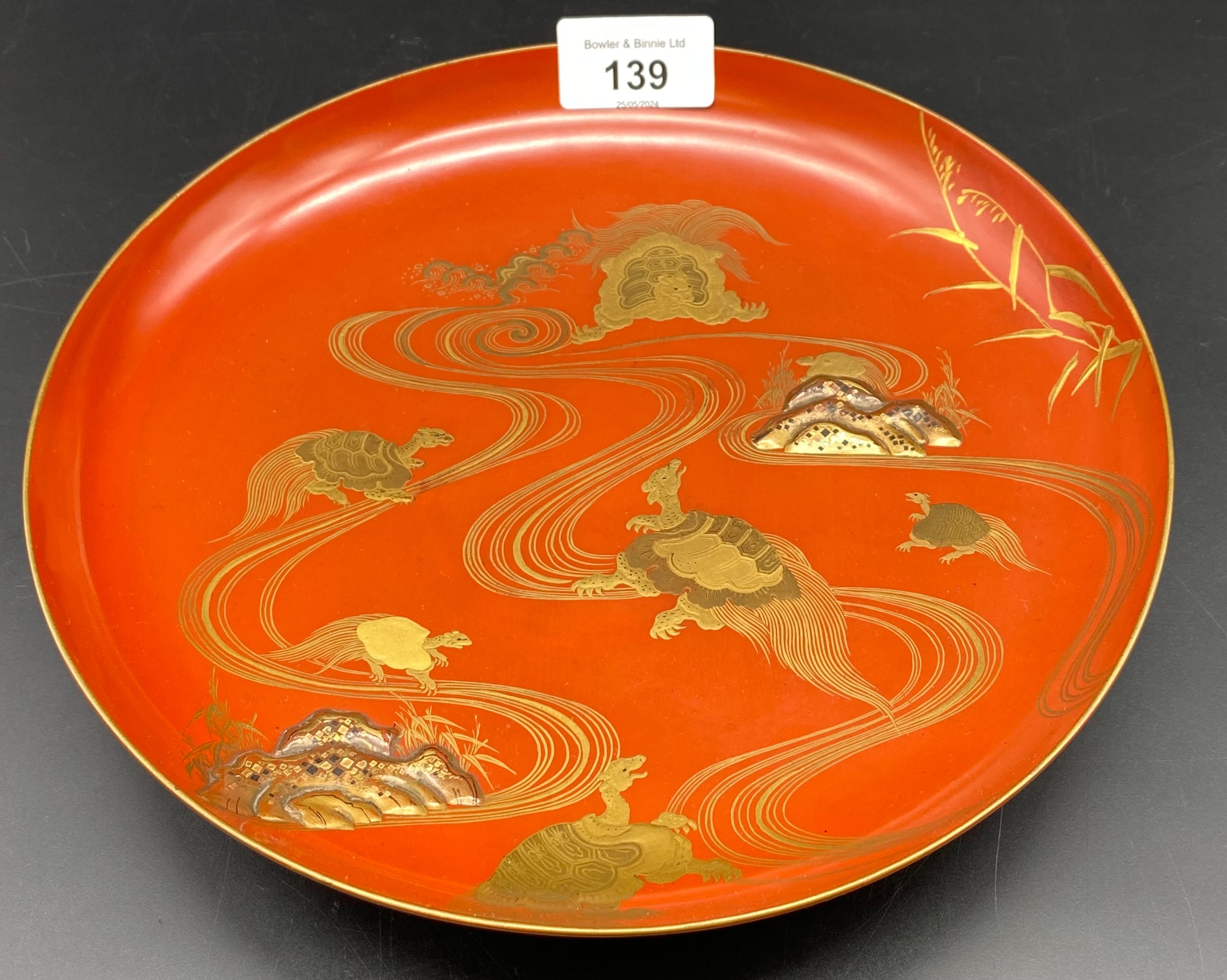 Three Meiji Period Sakazuki Maki-e Lacquerware plate & two pin dishes depicting turtles & eagle - Image 3 of 8