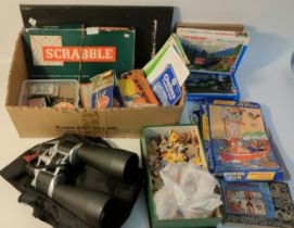 Selection of vintage games, Hibernian FC football programmes & pair of horizon binoculars