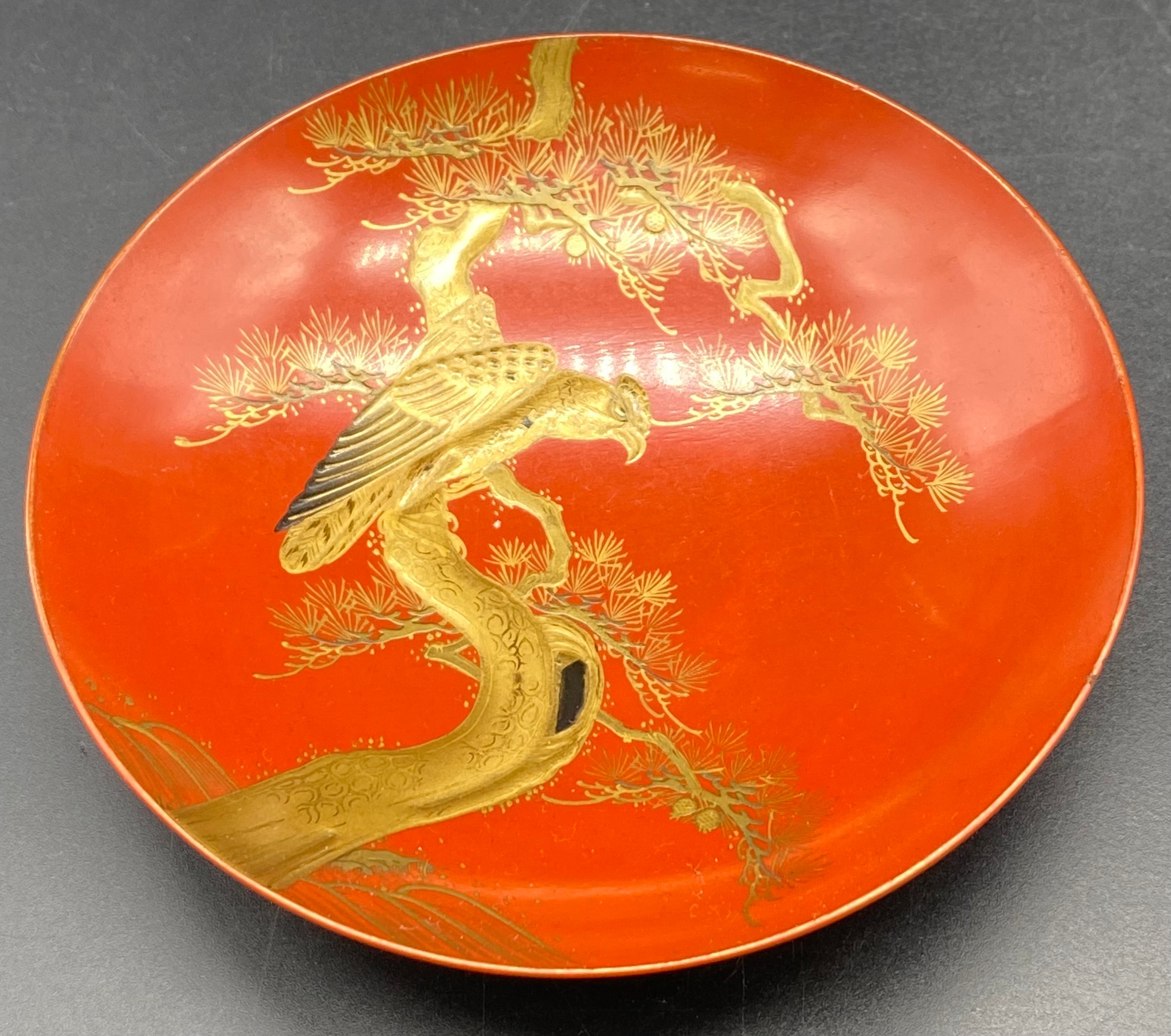 Three Meiji Period Sakazuki Maki-e Lacquerware plate & two pin dishes depicting turtles & eagle - Image 7 of 8