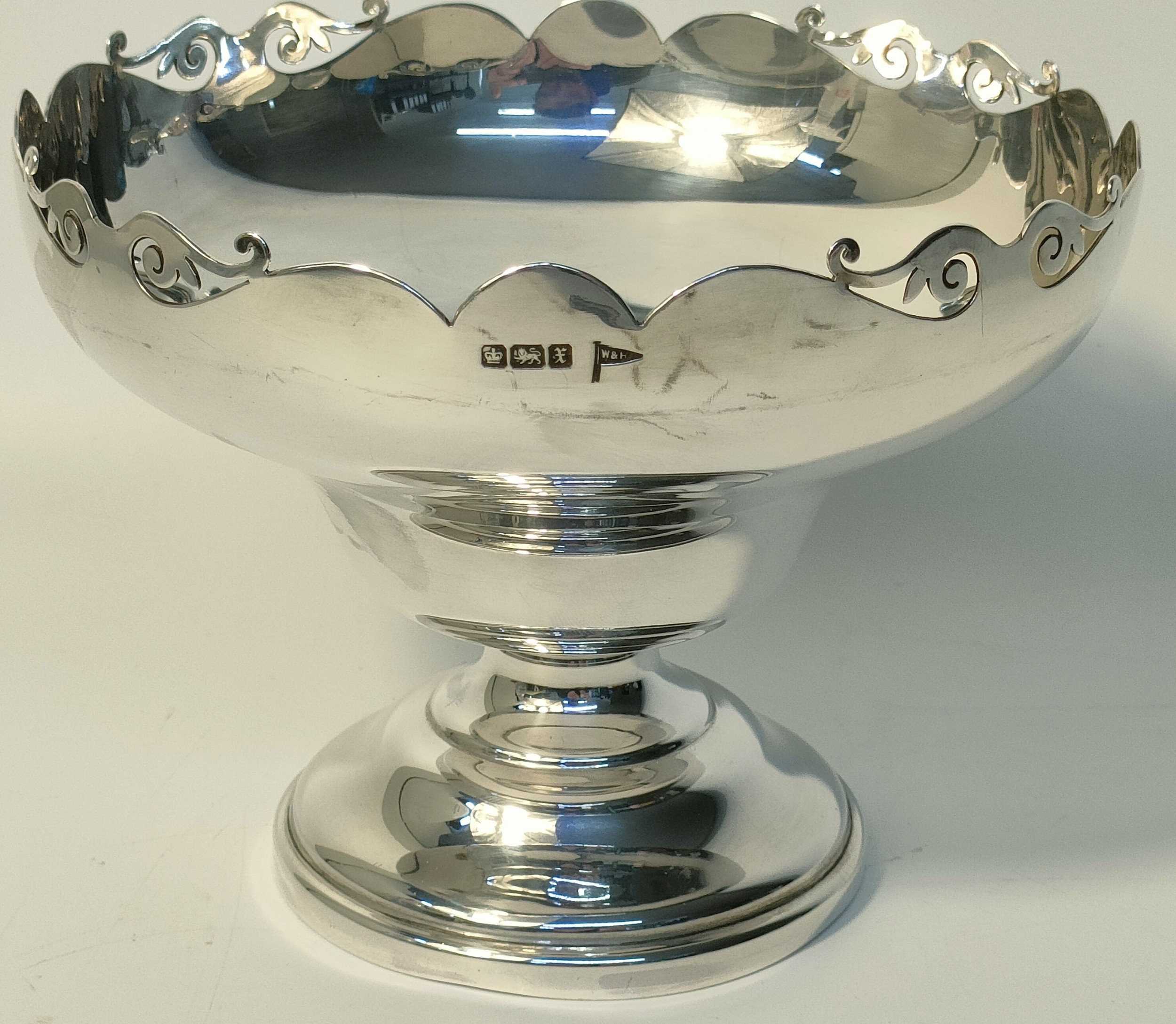 Silver hallmarked bowl, Walker & Hall, Sheffield [16x11.5cm] [353.33 grams]